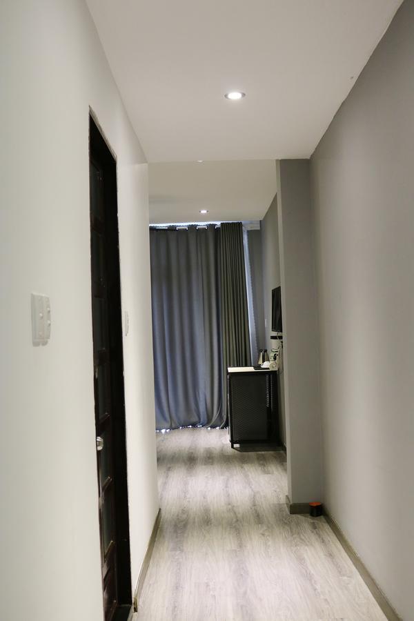 Suite Travelers Inn Ho Chi Minh City Bagian luar foto